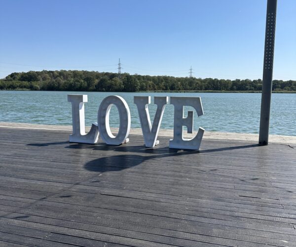literele love pe ponton