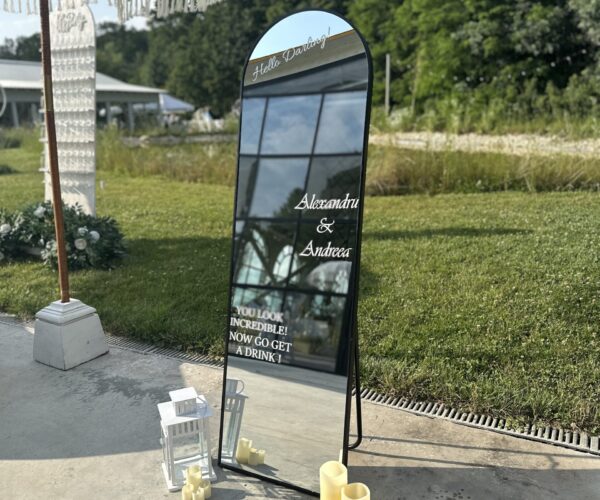 oglinda selfie personalizata amplasata in exerior