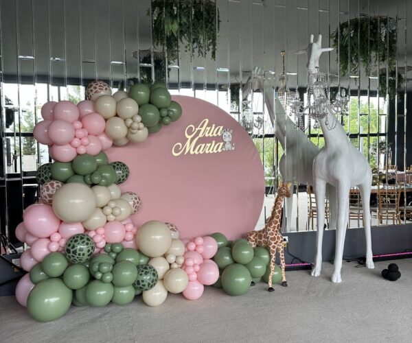 arcada-decor-baloane-girafa