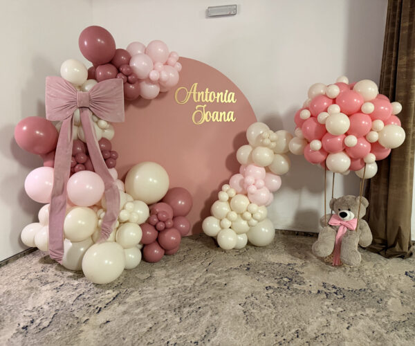 arcada-baloane-roz-fundita